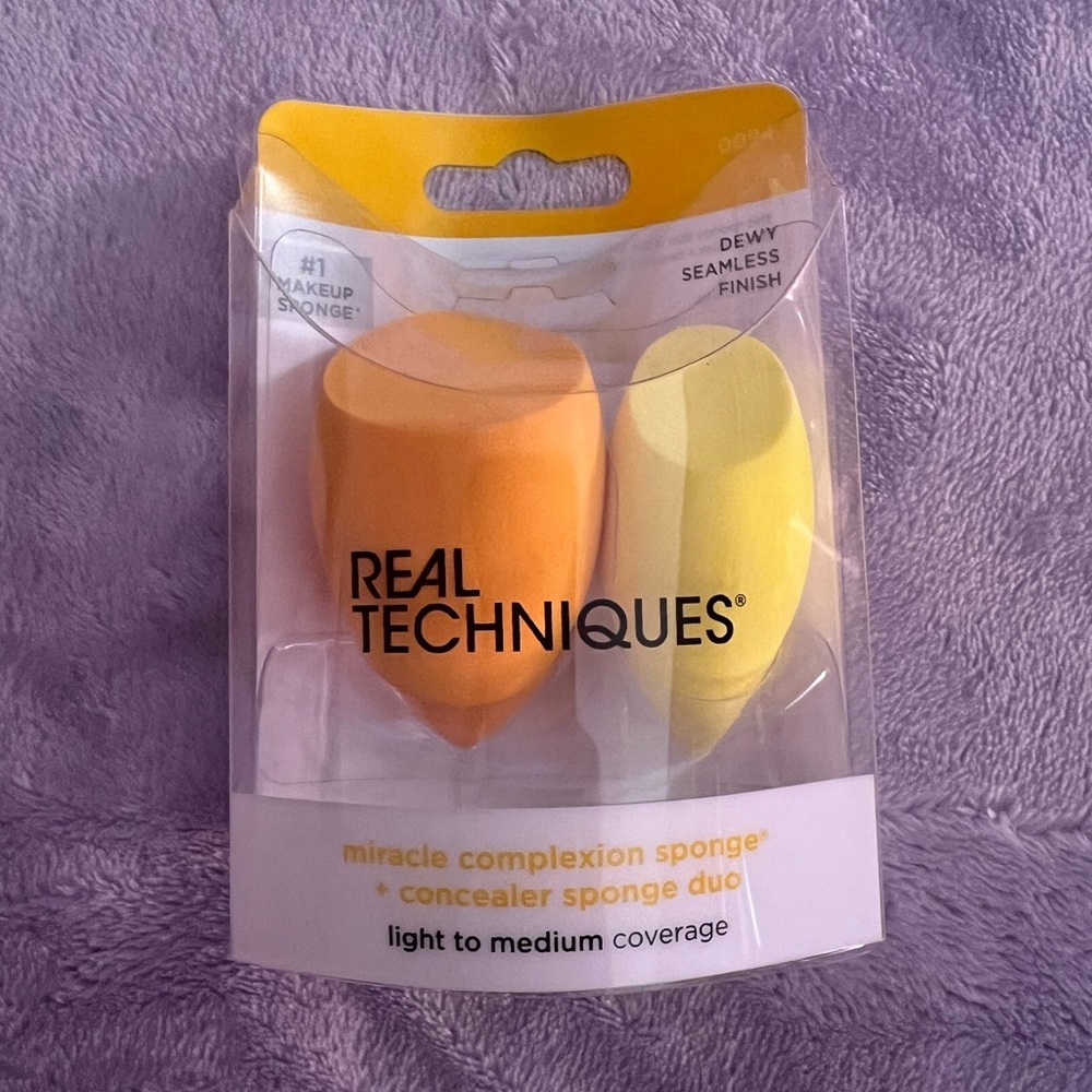 NWT - Real Techniques Miracle Complexion Sponge & Concealer Sponge Duo
